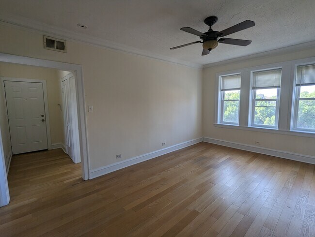 Building Photo - 3533 W Fullerton Ave