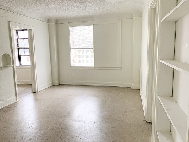 Building Photo - 1130 Holcomb St