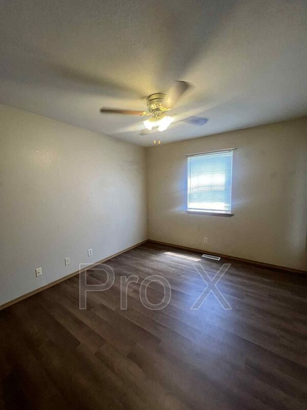Building Photo - 4545 E Zora St