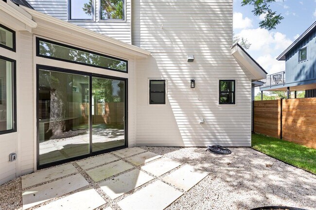 Building Photo - 2917 Lyons Rd