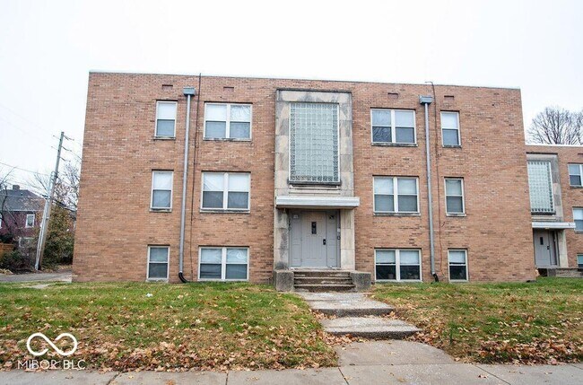 Building Photo - 140 E 19th St