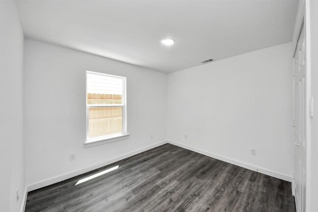 Building Photo - 2322 Wavell St