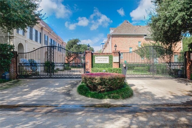 Building Photo - 1812 Staffordshire Crescent