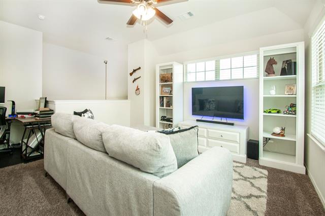 Building Photo - 2168 Miramar Dr