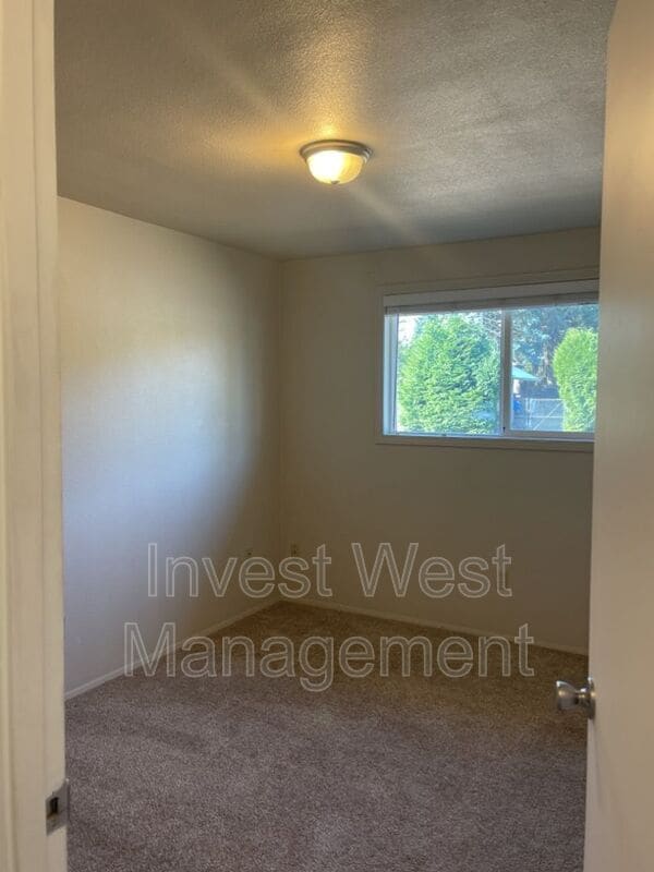 Building Photo - 2313 NE 156th Ave