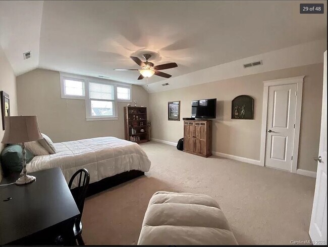 Building Photo - 6036 Daphne Circle