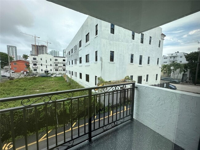 Building Photo - 529 SW 4th St