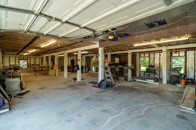 Building Photo - 719 Fairfield Ave