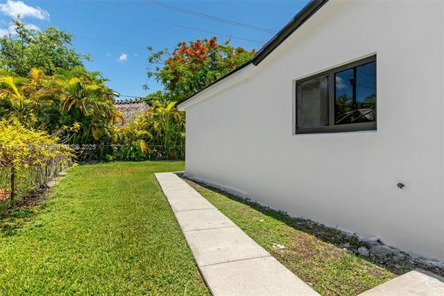 Building Photo - 9360 SW 16th St