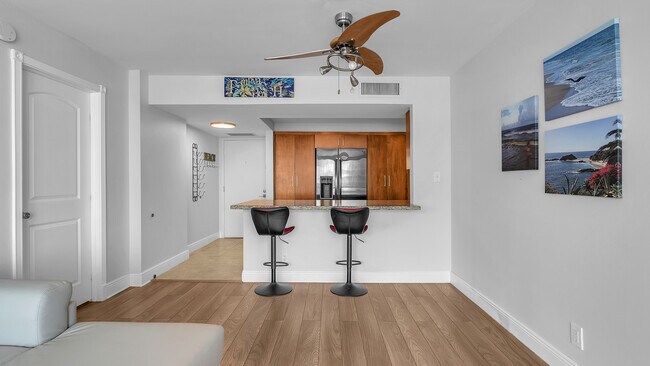 Building Photo - 525 N Ocean Blvd