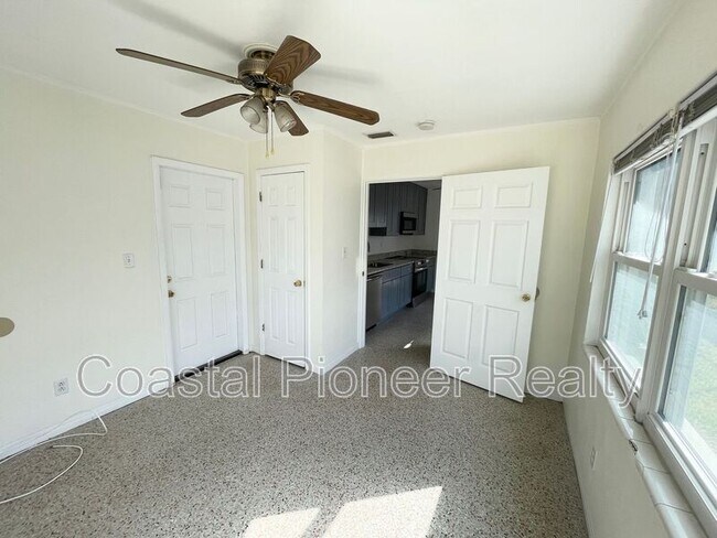 Building Photo - 1711 31st St S