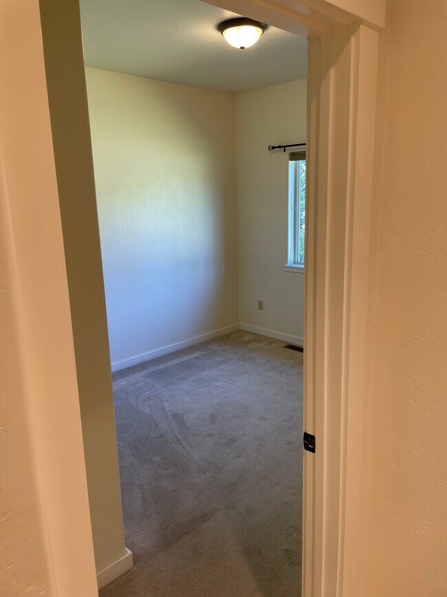 Bed 1 - 714 State Park Rd