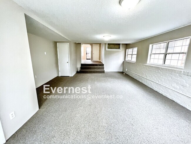 Building Photo - 4905 Eastwood Dr