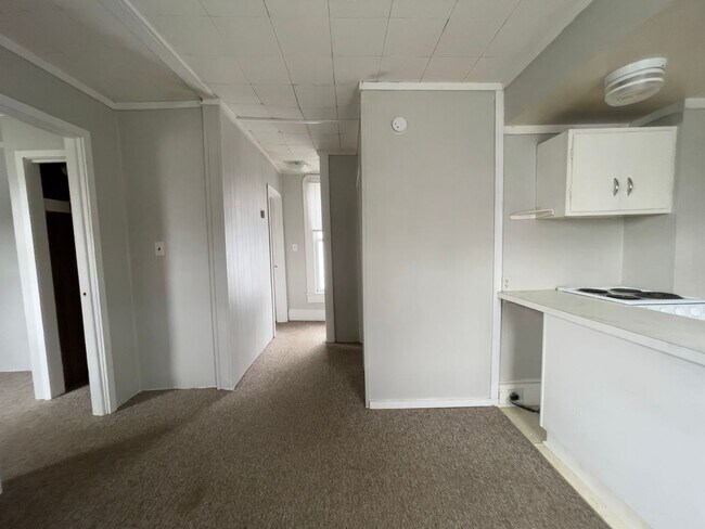 Building Photo - 830 W North St