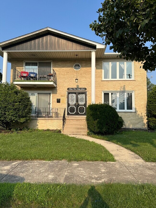 Primary Photo - 4537 Maple Ave
