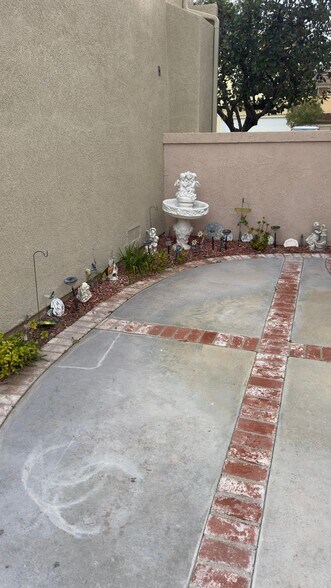 Building Photo - 27905 Crown Court Cir