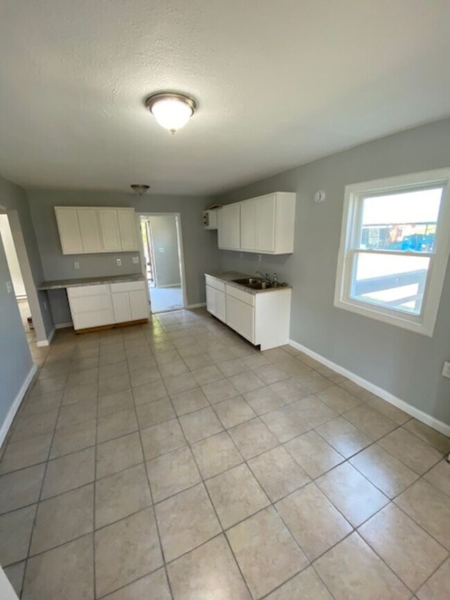 Building Photo - 33 Leland Ave