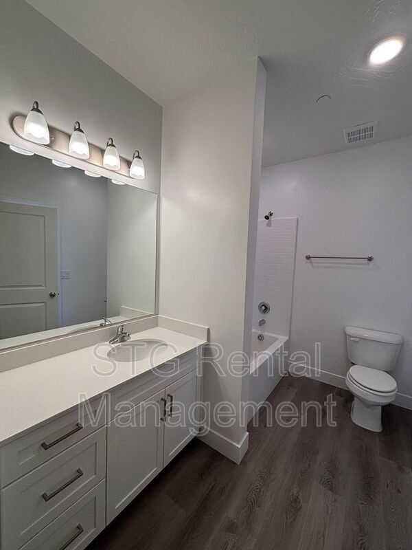 Building Photo - 5801 S Garnet Dr