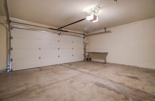 Building Photo - 1224 W Boxelder Cir