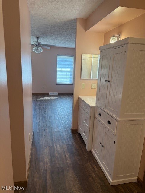 Building Photo - 8297 Quail Point Ln