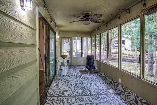 Building Photo - Lake DeSoto Area | Home |Unfurnished