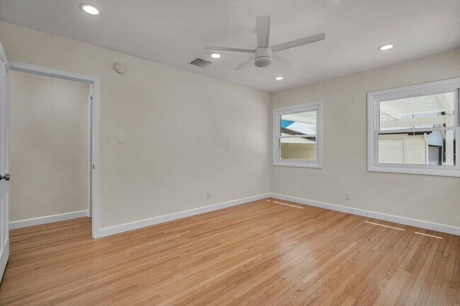 Building Photo - Stunning remodeled home in Silverlake!!
