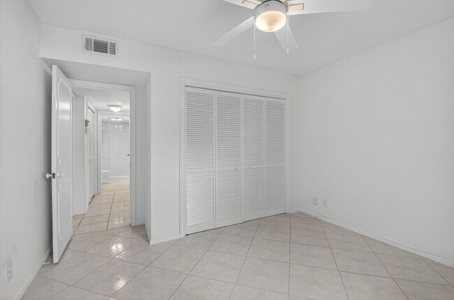 Building Photo - 800 E Camino Real
