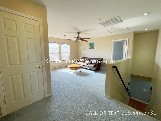 Building Photo - 3 BEDROOM 2.5 BATH UPGRADED HOME IN SOUTHW...