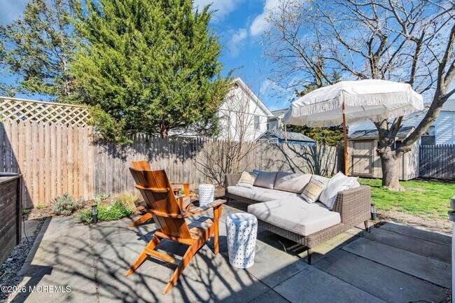 Building Photo - 510 Lareine Ave