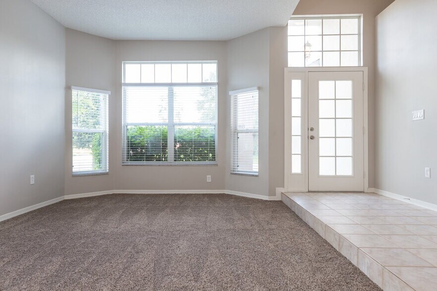 Building Photo - 3337 Bellingham Dr