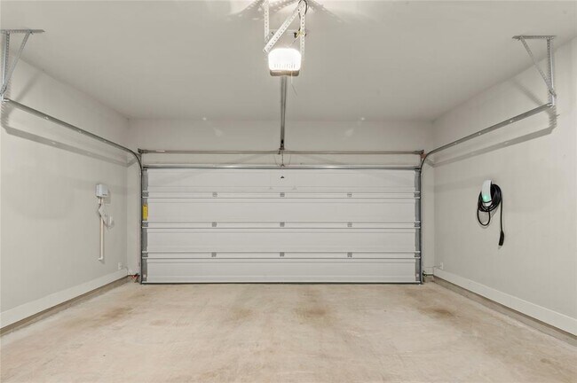 Building Photo - 111 Chinaberry Bnd