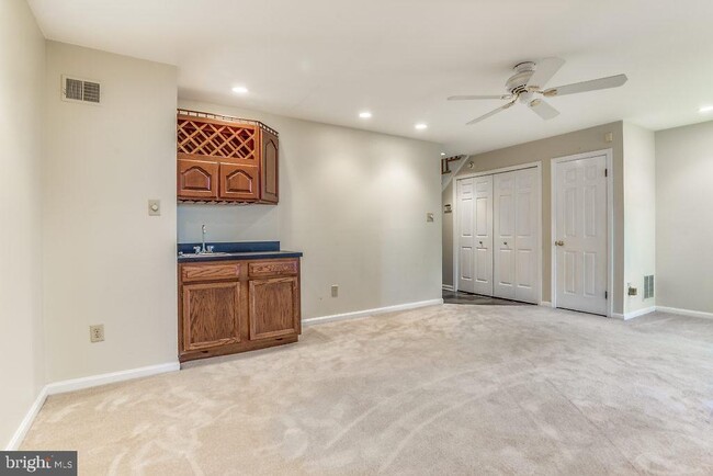 Building Photo - 1059 N George Mason Dr