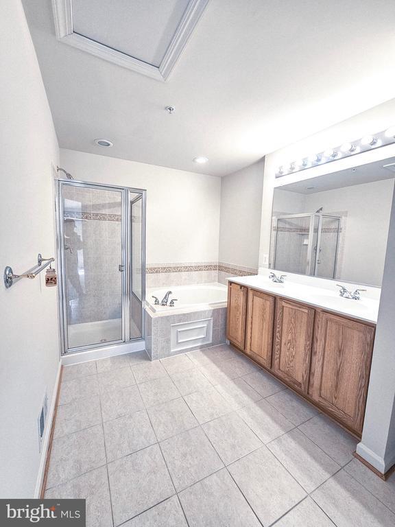 Building Photo - 13117 Tannery Ridge Dr