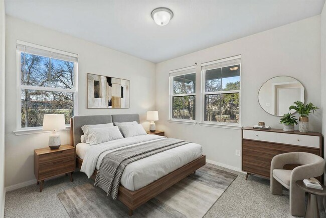 Building Photo - 313 Michaelis Dr