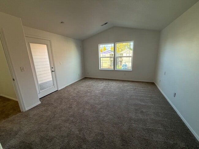 Building Photo - 3 Bedroom 2.5 Bath Forest Grove OR