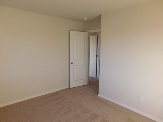 Building Photo - 4Bd/2.5 Ba Two Story Home - Available to View!