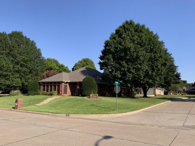 Building Photo - 1912 Spinnaker Ln