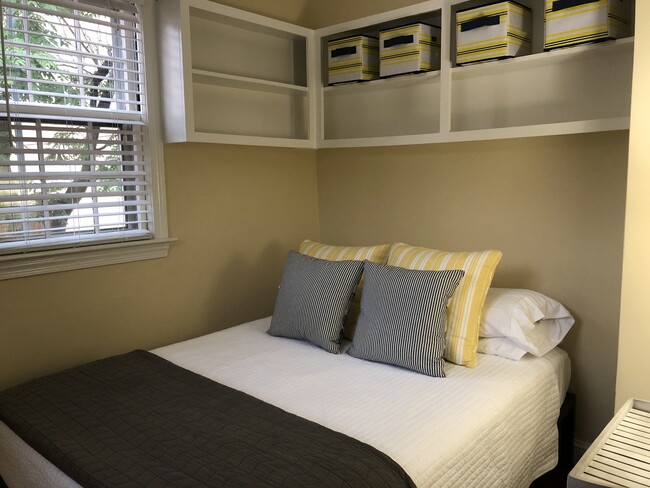 Building Photo - 10 Snows Ct NW