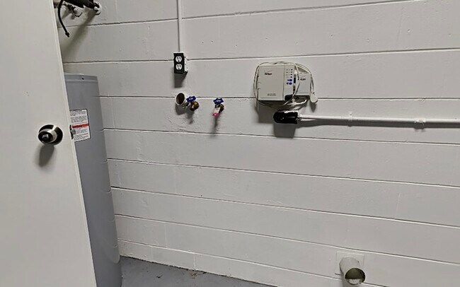 Building Photo - 2143 Creek Side Dr