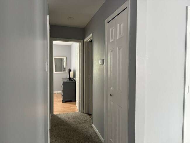 Building Photo - 501 N Dickson St