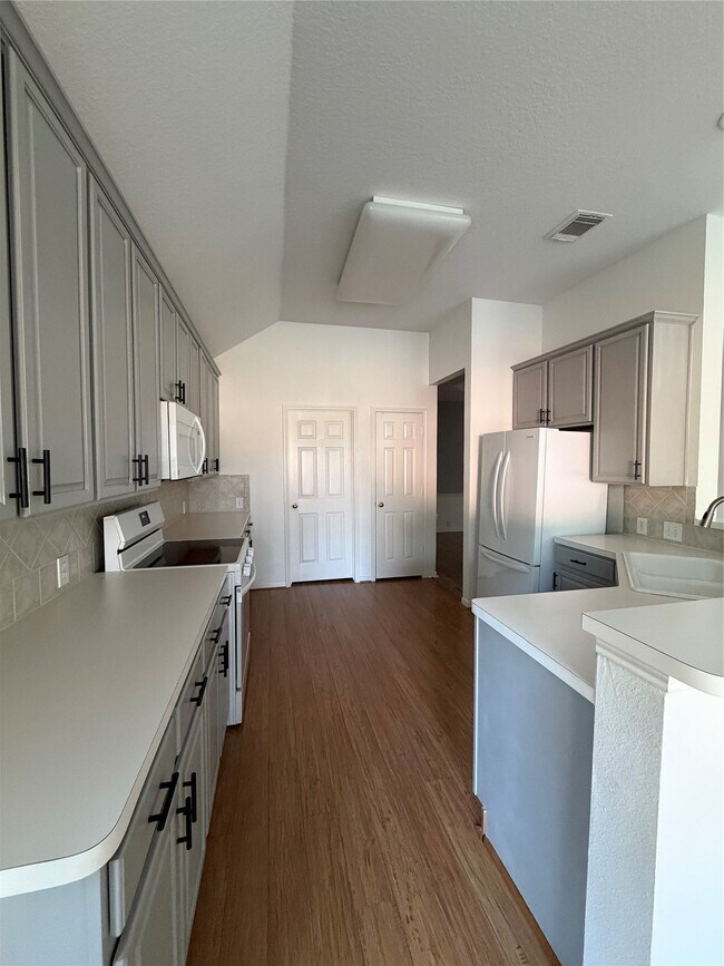 Building Photo - 19026 N Canyon Dr
