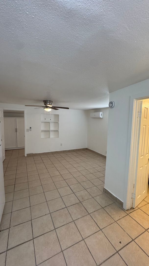Building Photo - 1340 W Hatcher Rd