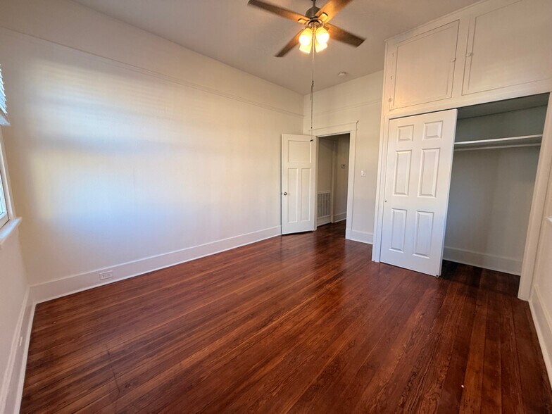 Building Photo - 2925 Bruxelles St