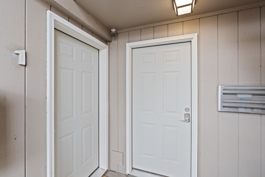 Entry and Shared Laundry Door - 3012 N Hogan St