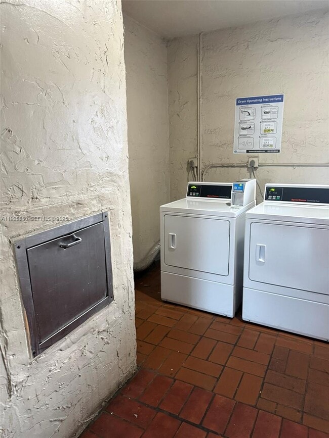 Building Photo - 6070 W 18th Ave