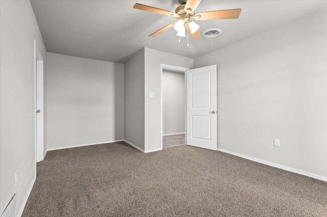 Building Photo - 327 Hiracheta Dr