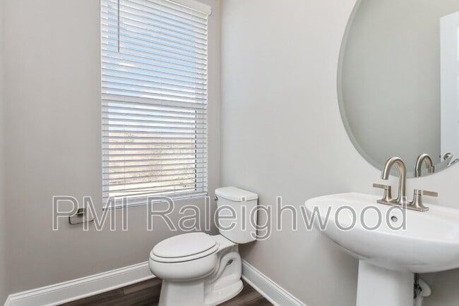 Building Photo - 1245 S Blount St