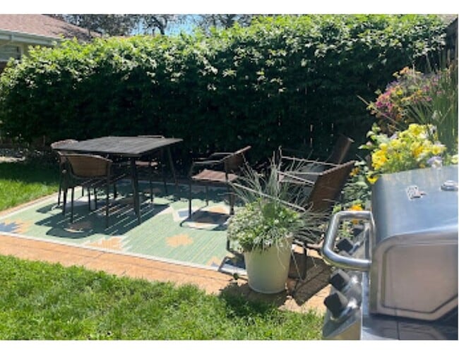 Building Photo - Spacious 4-Bedroom Home Near Airport, Lake...