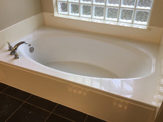 Building Photo - 141 S Laguna Pointe Dr