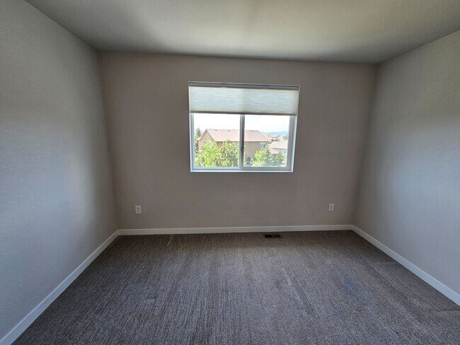 Building Photo - 1853 Clayhouse Dr